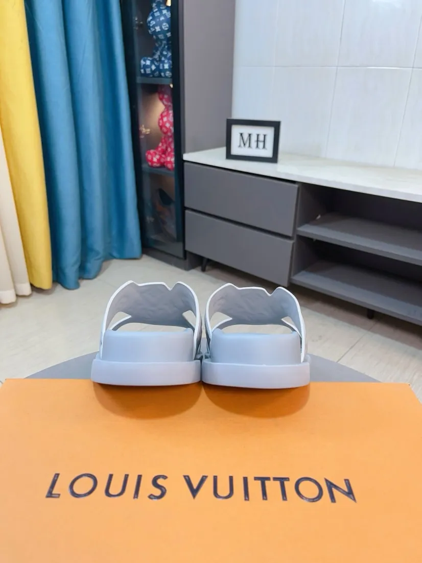 Men's shoes 💰360🌹🌹 (lv-Louis Vuitton) new men's sandals, high-end boutique, exquisite embossed logo decoration on the upper, fine workmanship, super soft soles, casual, loose and comfortable, a must-have in summer! \nsize：38-44